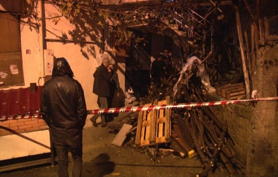 Beykoz'da istinat duvarı evin üzerine yıkıldı!