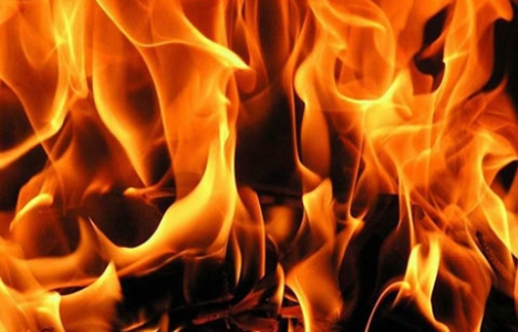 Bursa'da 100 yıllık tarihi bina yandı!