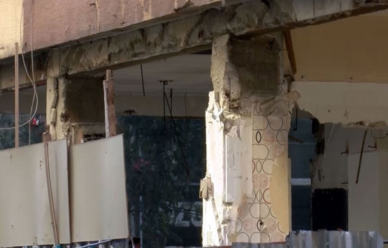Bakırköy de 8 ay önce boşaltılan bina yıkılmayı bekliyor!