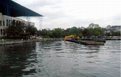 Haliç ve Beyoğlu Kasımpaşa Deresi nden 8,5 ton çamur çıktı!