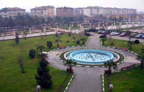Bursa Ahmet Taner Kışlalı Meydanı'nın isim değişikliğine itiraz!