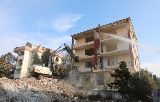 Büyükçekmece de 4 bina yıkıldı!