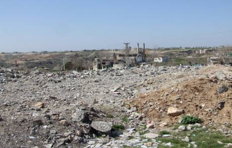 Çaldağı'nda kentsel dönüşüm alanı moloz yığınına döndü!
