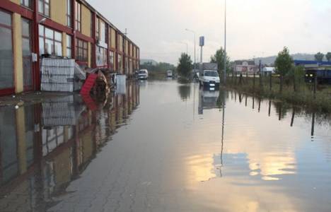 Zonguldak’taki sağanak nedeniyle ev ve iş yerlerini su bastı!