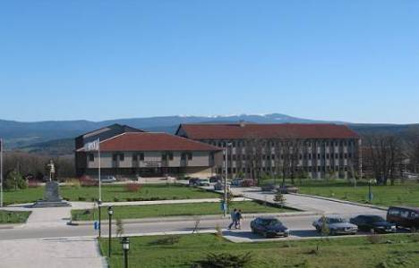 Abant İzzet Baysal Üniversitesi'nde yol yapımı için ağaçlar kesildi!