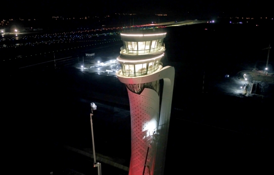 3. havalimanında kule Türk Bayrağı renklerine büründü!