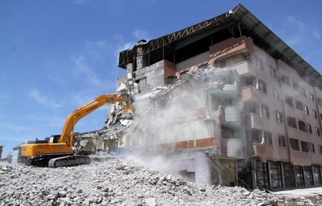 185 bin riskli binada yarım milyon kişi yaşıyor!