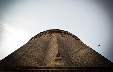 İran'daki Tuğrul Kulesi çağlara meydan okuyor!