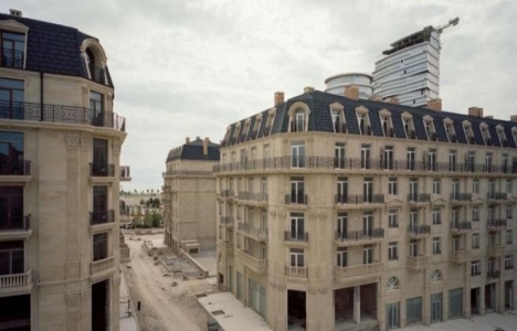 Petrol zengini Bakü'de Paris inşa ediliyor!