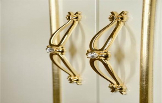 Malatya daki altın kaplamalı apartman görenleri hayrete düşürüyor!