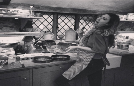 Ünlü manken Kelly Brook milyonluk kulübede yaşıyor!