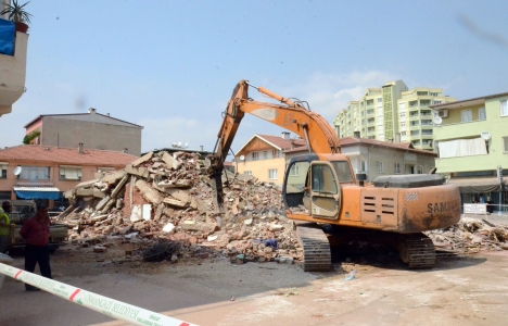 Osmangazi'de 3 kaçak binanın yıkımı gerçekleşti!