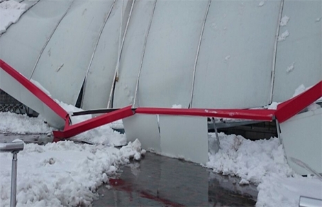 KONSAN’da 9 işyerinin çatısı çöktü!