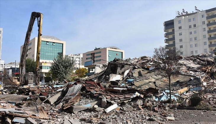 Hatay da depremde 30 kişinin hayatını kaybettiği binanın şantiye şefi tutuklandı: Binanın malzemesi kalitesiz