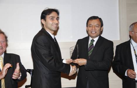 Merih Palandöken havadaki elektromanyetik dalgalardan enerji üretti!