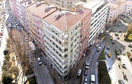 Avcılar’da kolonları çatlamış evler, yabancı ailelere kiraya veriliyor!