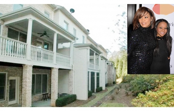 İki ünlü sahibi de 3 yıl arayla ölen eve alıcı bekleniyor!