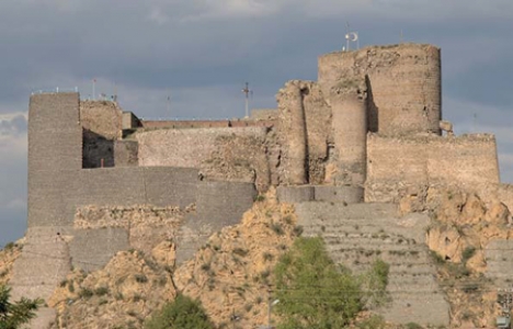 Erzurum Oltu Kalesi yıkılacak mı?