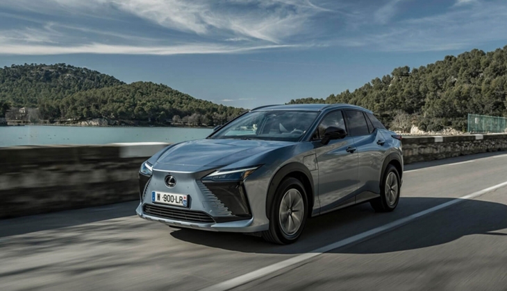 Lexus tamamen elektrikli RZ 450e satışa çıktı! Sıfır araç alacaklar Lexus RZ 450e nin fiyatına bakın!