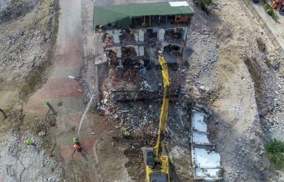 Kağıthane deki 5 katlı Huzur Apartmanı yıkıldı!