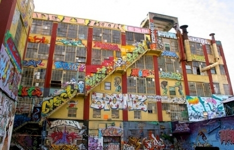 New York'taki 5 Pointz binaları yıkıldı!