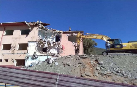 Eski Anamur Devlet Hastanesi yıkıldı!