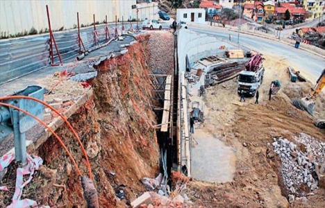 İzmir Narbel yolunda istinat duvarı çöktü!