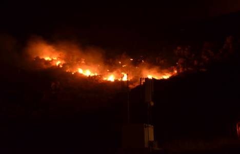 Akyarlar'da başlayan yangın yerleşim yerlerine yaklaştı!