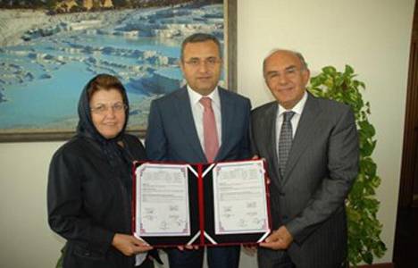 Okul adı evlilik yıl dönümü hediyesi oldu!