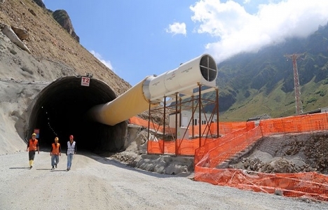 Ovit Tüneli'nde yol yarılandı!