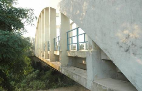 Adapazarı sakinleri Sakarya Köprüsü'ne bakım yapılmasını istiyor!