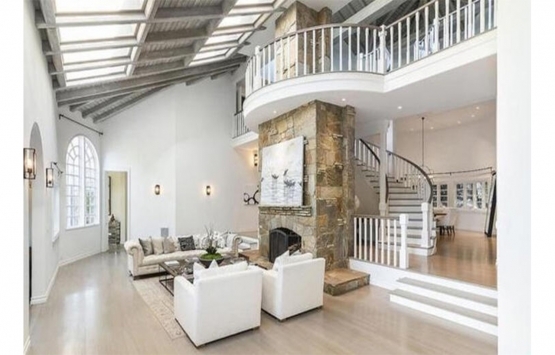 Selena Gomez, Tom Petty nin Encino daki malikanesini satın aldı!