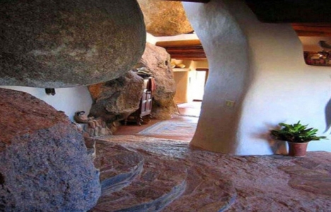 Arizona’daki taş devri evi 4,2 milyon dolara satılıyor!