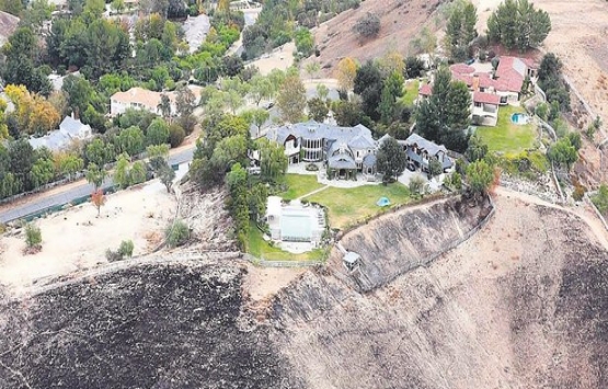 California yangını Jessica Simpson ın evini teğet geçti!