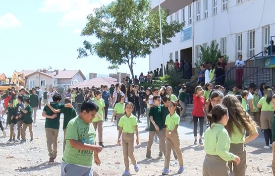 Mamak'ta okul bahçesindeki inşaat alanına çitli önlem!