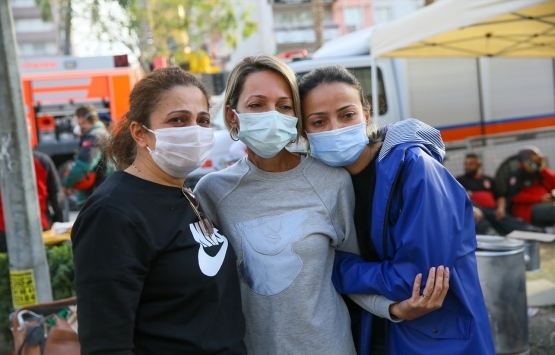 Çalan telefon sayesinde yıkılan binadan son anda kurtuldular!