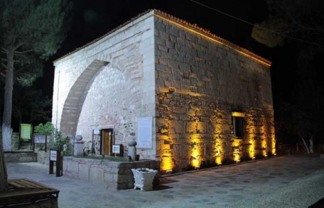 Manisa Kula'da cami ve türbeler ışıklandırılıyor!