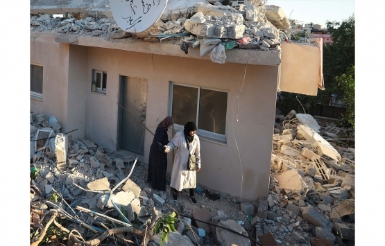 İsrail ordusu bir Filistinli tutuklunun evini yıktı!