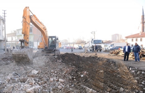 Çorum'da kamulaştırılan binalar yıkılıyor, otopark oluyor!