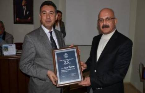 İMO meslekte 25 yılını dolduran inşaat mühendislerine onur plaketi verdi!