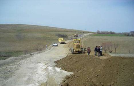 Akasaray İl Özel İdaresi yol çalışmalarını sürdürüyor!