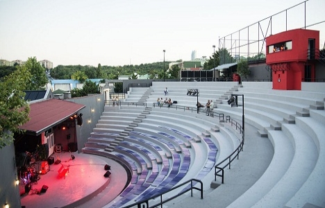 Kale, Darüşşafaka Tiyatrosu’nu yeniledi!