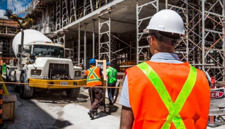 Yapı denetiminde yaş sınırı değişti! 75 yaşını dolduran şantiye şefi olamayacak!