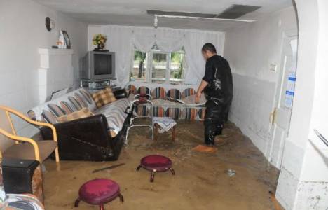 Kahramanmaraş'ta sağanak yağış nedeniyle ev ve işyerlerini su bastı!