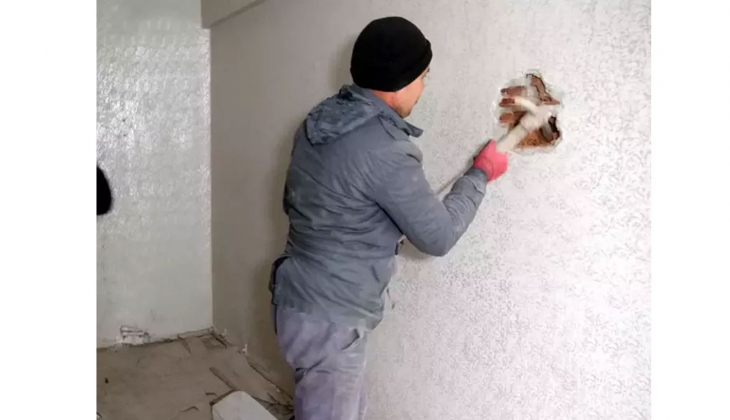 Kentsel dönüşüm yıkımı, skandalı ortaya çıkardı: İki binanın duvarı ortak çıktı!