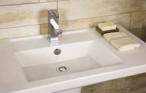 Ege Vitrifiye Alinda serisi ile küçük banyoları kullanışlı hale getiriyor!