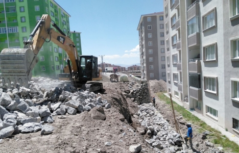 Erzurum Büyükşehir'den yeni istinat duvarları!