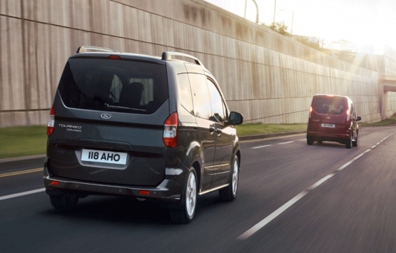 Ford den diğer markaları çılgına çevirecek indirim! Tam 3 bin 400 TL! İşte Tourneo 2022 Mart fiyat listesi...
