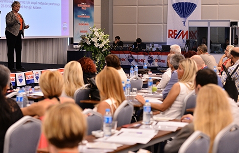 Judy LaDeur, RE/MAX gayrimenkul danışmanlarıyla buluştu!