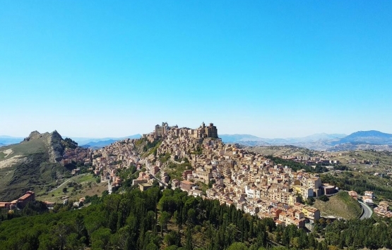 Sicilya da evler 1 Euro dan satışa çıkarıldı!